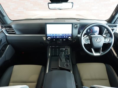 2024 LEXUS GX photo 9