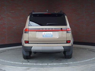 2024 LEXUS GX photo 6