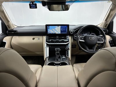 صورة 4 لـ 2023 Toyota LAND CRUISER 300