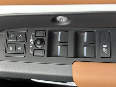 صورة 8 لـ 2023 LAND Rover DEFENDER