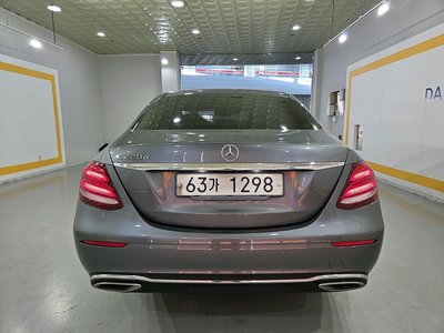 MERCEDES-BENZ E-CLASS - 3