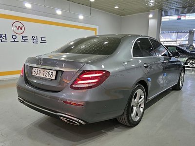 MERCEDES-BENZ E-CLASS - 2