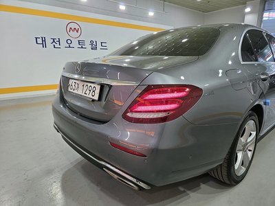 MERCEDES-BENZ E-CLASS - 6
