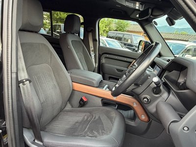 LAND ROVER DEFENDER - 10