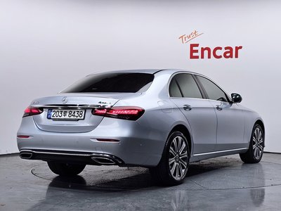 MERCEDES-BENZ E-CLASS - 4