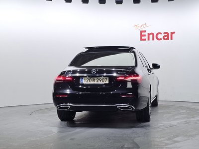 MERCEDES-BENZ E-CLASS - 4