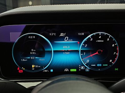 MERCEDES-BENZ E-CLASS - 8