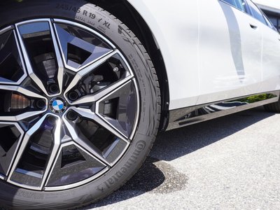 صورة مصغرة 32 لـ 2025 BMW 5 SERIES