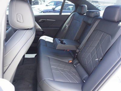 صورة مصغرة 26 لـ 2025 BMW 5 SERIES