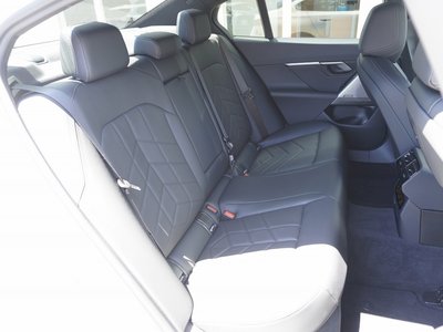 صورة مصغرة 25 لـ 2025 BMW 5 SERIES
