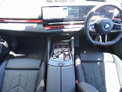 صورة مصغرة 12 لـ 2025 BMW 5 SERIES