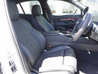 صورة مصغرة 23 لـ 2025 BMW 5 SERIES