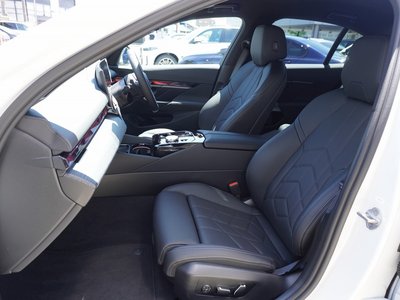 صورة مصغرة 27 لـ 2025 BMW 5 SERIES