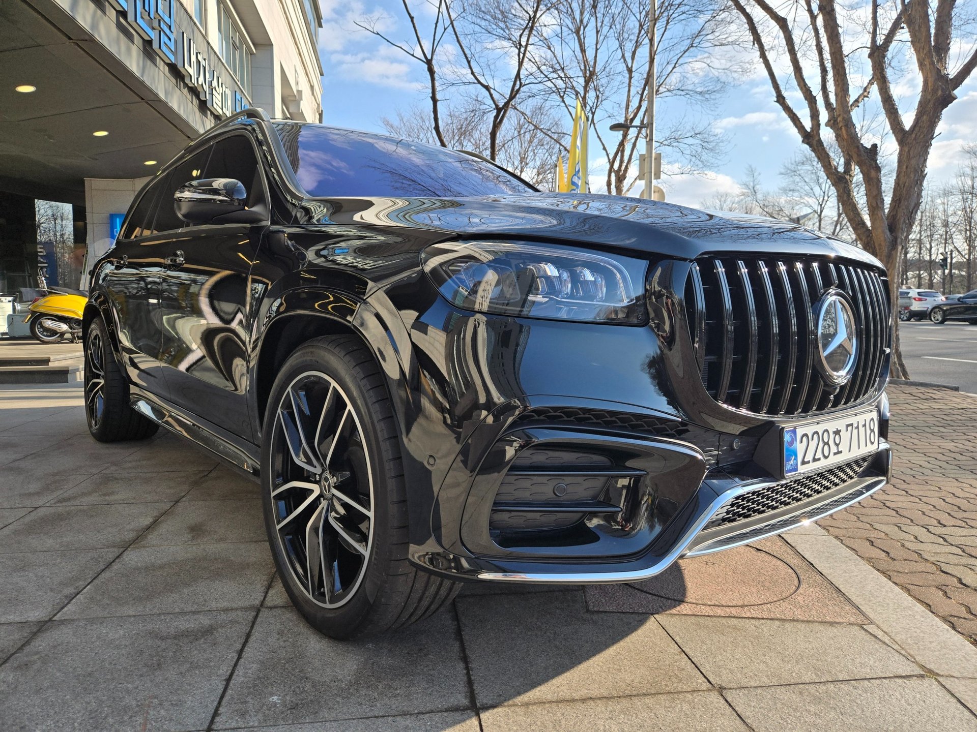 MERCEDES-BENZ GLS - View 1