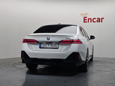 2025 BMW 5 SERIES 照片 3