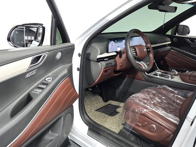 2025 Genesis GV80 thumbnail 13