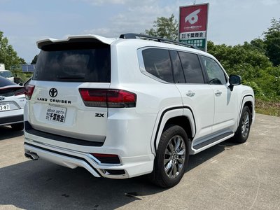 TOYOTA LAND CRUISER 300 - 6