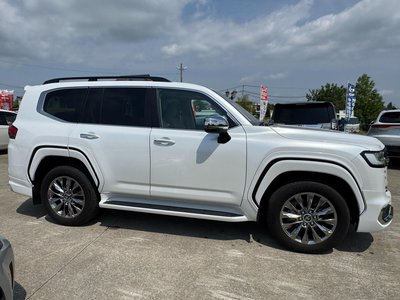 TOYOTA LAND CRUISER 300 - 8