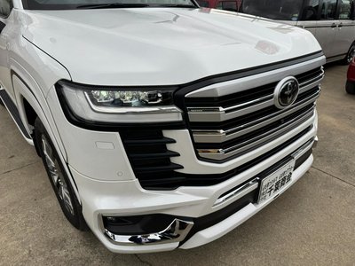 TOYOTA LAND CRUISER 300 - 9