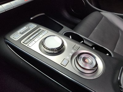 صورة 9 لـ 2022 Genesis GV70