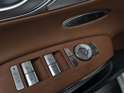 2024 Genesis GV70 — миниатюра 28