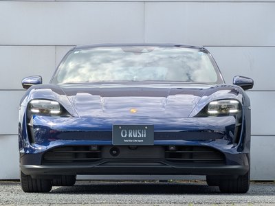 PORSCHE TAYCAN - 7