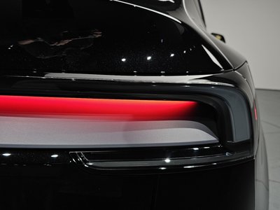 2025 Tesla MODEL Y — фото 10