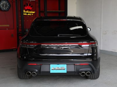 PORSCHE MACAN - 3