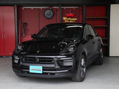 PORSCHE MACAN - 1