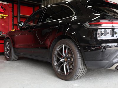 PORSCHE MACAN - 5