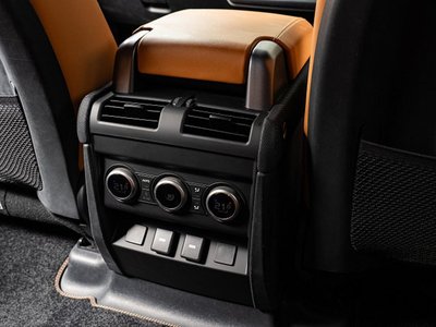 صورة 8 لـ 2023 LAND Rover DEFENDER