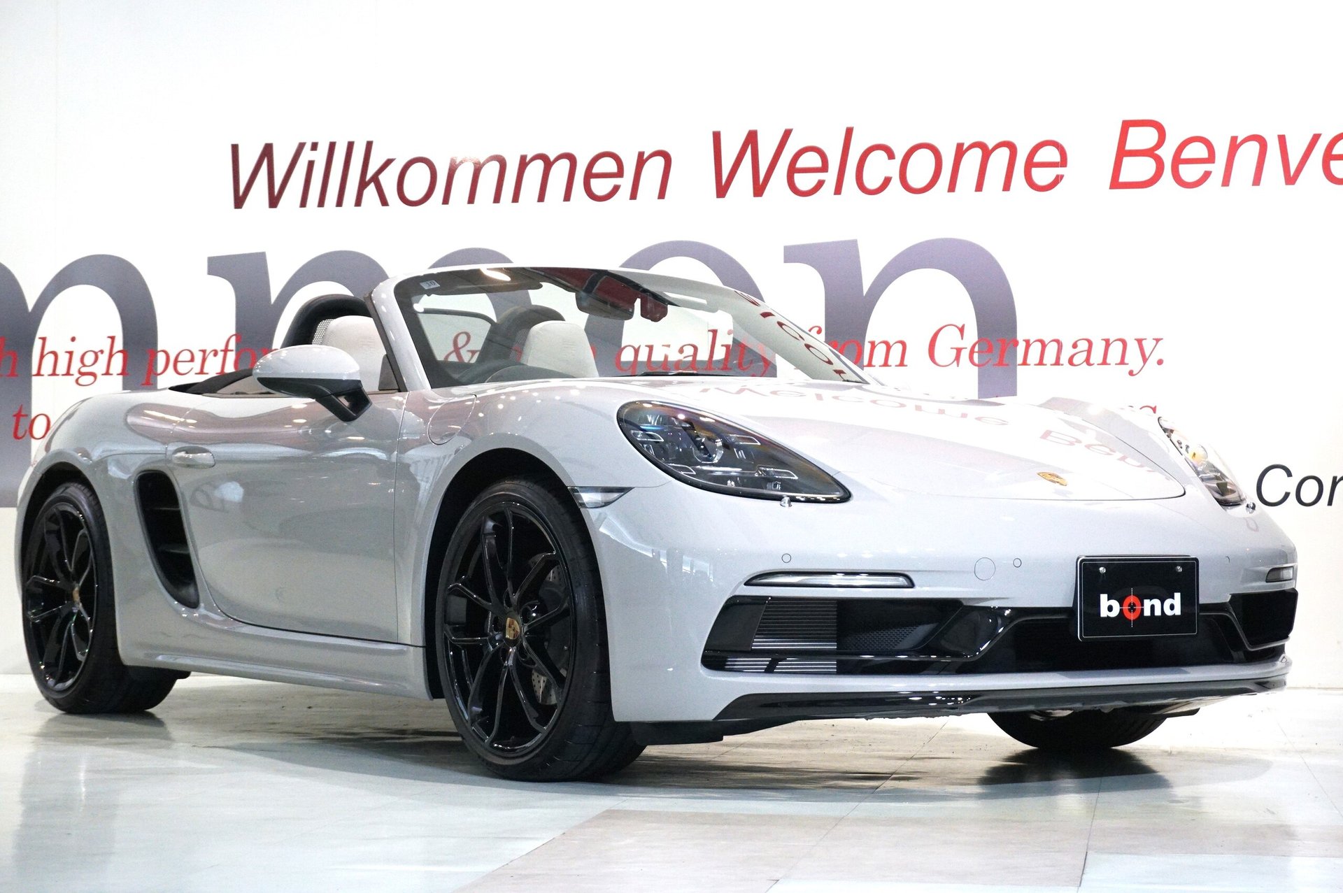 PORSCHE 718 BOXSTER - View 1