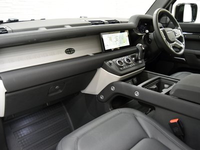 LAND ROVER DEFENDER - 8