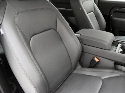 LAND ROVER DEFENDER - 10