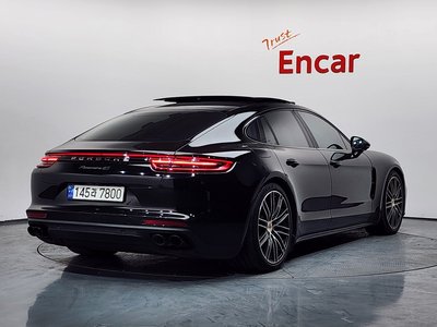 PORSCHE PANAMERA - 4