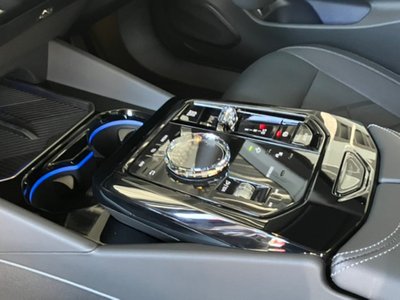 2025 BMW 5 SERIES 缩略图 32