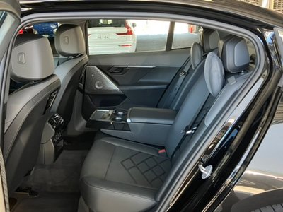 2025 BMW 5 SERIES 缩略图 17