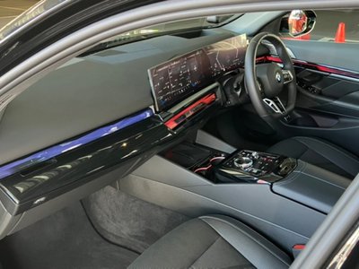 2025 BMW 5 SERIES 缩略图 34