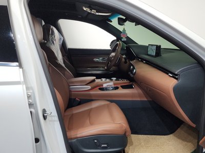 2021 Genesis GV70 — миниатюра 16