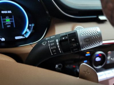 2021 Genesis GV70 — миниатюра 26