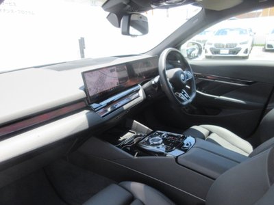 2025 BMW 5 SERIES TOURING thumbnail 28