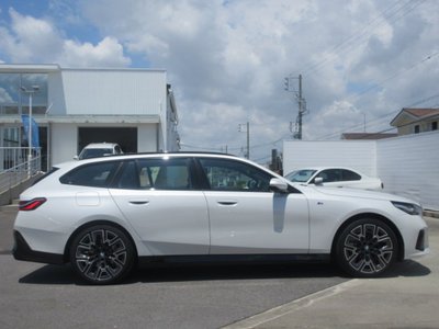 2025 BMW 5 SERIES TOURING thumbnail 12
