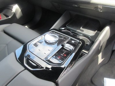 2025 BMW 5 SERIES TOURING thumbnail 35
