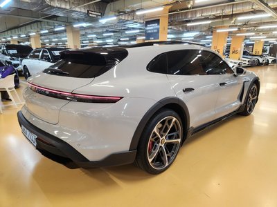 صورة 3 لـ 2022 Porsche TAYCAN