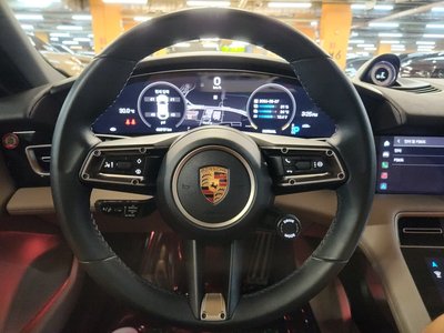 صورة 5 لـ 2022 Porsche TAYCAN