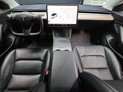 TESLA MODEL 3 - 5