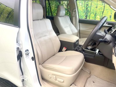 TOYOTA LAND CRUISER PRADO - 8