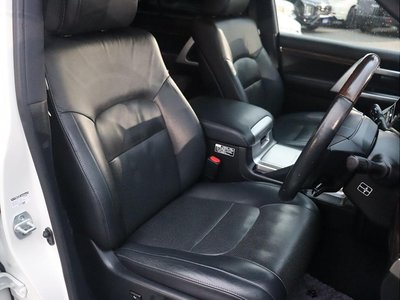 صورة 4 لـ 2016 Toyota LAND CRUISER 200