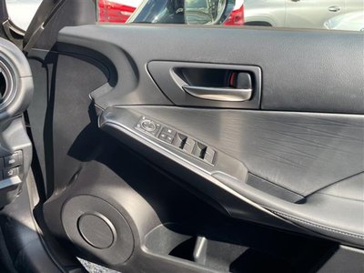 صورة مصغرة 26 لـ 2022 Lexus IS