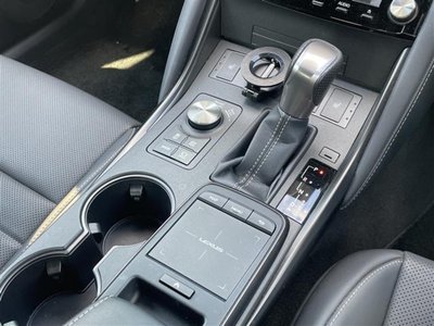 صورة مصغرة 16 لـ 2022 Lexus IS